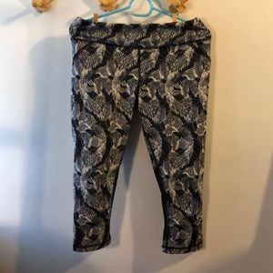 KI Pro NYC White geo pattern mesh legging size s